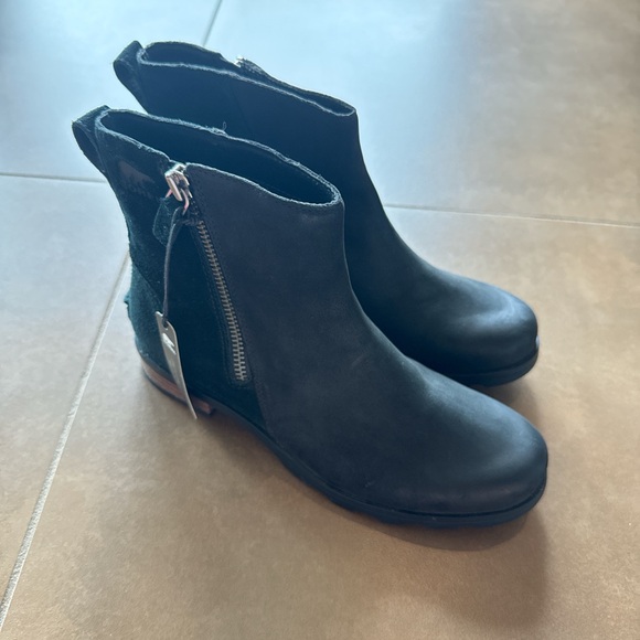 Sorel Shoes - Sorel Black Ankle Booties with Sleek Design